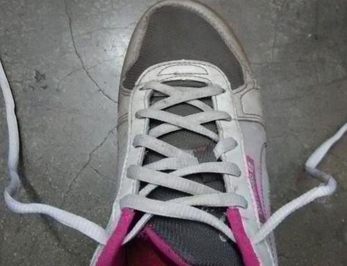 三孔鞋带的系法视频