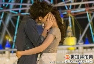 李菲儿的吻戏视频,浪漫瞬间引观众陶醉